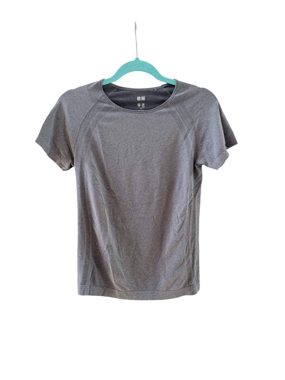 UNIQLO Airism Workout Tee